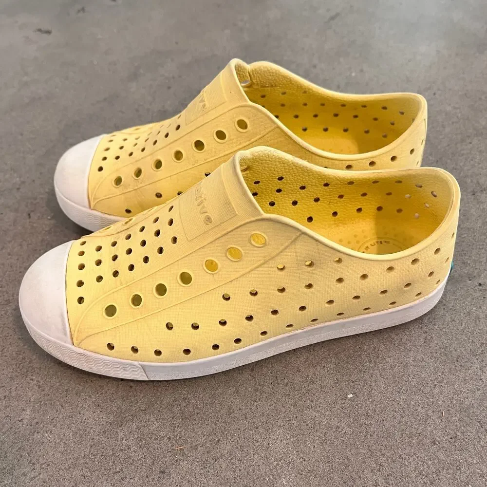 Native Jefferson Yellow slip on water shoes casual gender neutral youth size 1